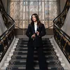 Aishwarya Rai pakai suit hitam