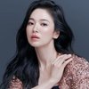 Genap berusia 40 tahun pada November ini, penggemar pun kerap membahas Song Hye Kyo yang sering disebut sebagai artis tercantik di Asia. 