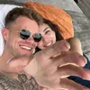 Manohara dan Kristian Hansen selfie mesra