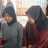 Anak Temon dan ibunya