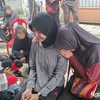 Mantan istri temon menangis di bahu anak