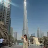 Marsha Aruan di Depan Burj Khalifa