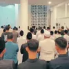 Para jamaah hadir salat tarawih masjid Ivan Gunawan