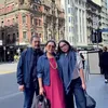 Mayangsari berpose bersama suami dan anak