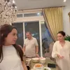 Mayangsari bersama keluarga di rumah