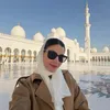 Medina Dina tampil cantik saat memakai kerudung.
