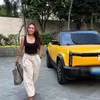 Melaney Ricardo dengan Mobil Chery J6