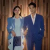 Melly Lee dan Arbil bergandengan