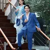 Melly Lee dan Arbil di tangga