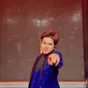 Valen Gagah Pakai Jas Biru
