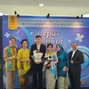 Dokter Boyke bersama keluarga