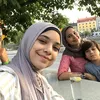 Ayu Azhari dan keluarga