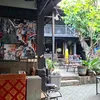 Kain khas Bali di Cafe Baronk