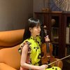 Tidak hanya miliki kecantikan bak dewi, Park Eun Bin juga mahir dalam memakai beberapa alat musik salah satunya adalah biola.