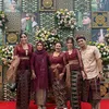 Millen Cyrus di Pernikahan Kakak Sarah Menzel