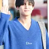 Mingyu SEVENTEEN Melambaikan Tangan