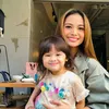 Potret Acha Septriasa dan anaknya bak kakak adik.