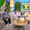 Gary Iskak kembali duduk usai dapat kado tomat