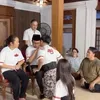 Suami Soimah peluk anak saat gladi bersih sungkeman pernikahan