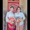Uut Permatasari pakai baju adat Bali