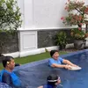 Momen Ibu Fuji Berenang Bareng Gala Malah Kelelep