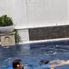 Momen Ibu Fuji Berenang Bareng Gala Malah Kelelep