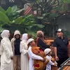 Momen Irfan Hakim dapat hadiah unta