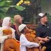 Momen Irfan Hakim dapat hadiah unta