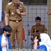 Momen Kocak Saat Bupati Ganteng Hengky Kurniawan Digodain Anak SMA