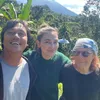 Momen Luna Maya dan Sang Ibu