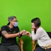 Potret mesra Coki Pardede dengan seorang wanita.