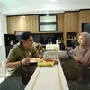 Natasha Rizky temani Andre Taulany makan