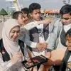 Oki Setiana Dewi dikerbungi anak-anak mesir