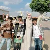 Oki Setiana Dewi foto bareng anak yatim di mesir