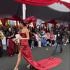 Patricia Gouw Ingatkan pengunjung Jember Carnaval tidak buang sampah sembarangan