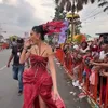 Patricia Gouw Ingatkan pengunjung Jember Carnaval tidak buang sampah sembarangan