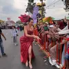 Patricia Gouw Ingatkan pengunjung Jember Carnaval tidak buang sampah sembarangan