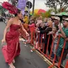 Patricia Gouw Ingatkan pengunjung Jember Carnaval tidak buang sampah sembarangan