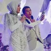 Momen Reino Barack Nyanyi di Ultah Syahrini