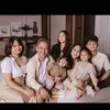 Mona Ratuliu Bersama 5 Anaknya