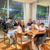 Mona Ratuliu Bersama 5 Anaknya