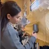 Nagita Slavina pakai setrika uap