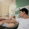 Rey Mbayang di rumah sakit