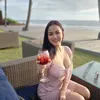 Potret tante Ernie di pantai.