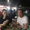 seleb makan di warung kaki lima, seleb makan kaki lima