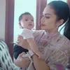 Krisdayanti Momong Baby Ameena