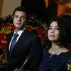 10 Pasangan Selebritis Yang Nikah Karena Cinlok