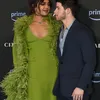 Tatapan Cinta Priyanka Chopra dan Nick Jonas