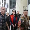 Nikita Mirzani Senyum di Depan Awak Media