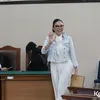 Nikita Mirzani tampak bahagia
